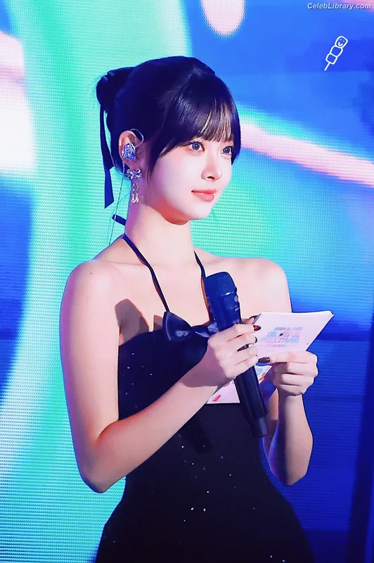 Hong Eunchae 홍은채 LESSERAFIM photo 15 of 992