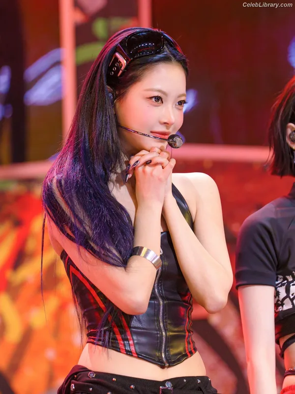 Hong Eunchae 홍은채 LESSERAFIM photo 24 of 992