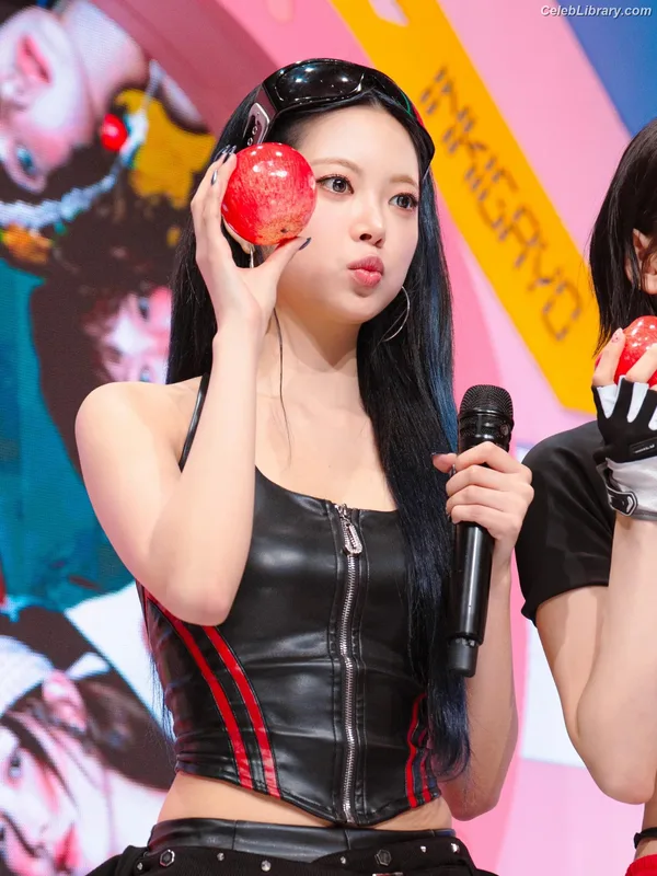 Hong Eunchae 홍은채  LESSERAFIM photo 1 of 992
