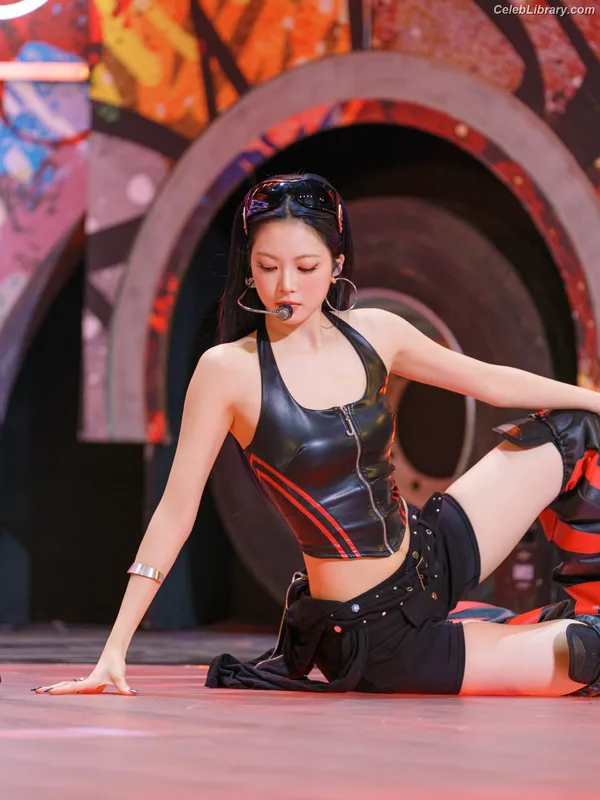Hong Eunchae 홍은채  LESSERAFIM photo 3 of 992