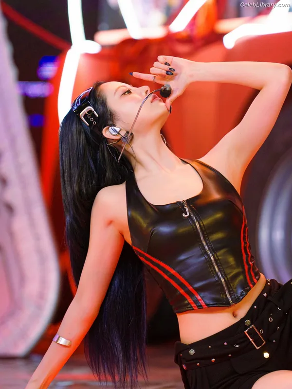 Hong Eunchae 홍은채  LESSERAFIM photo 4 of 992