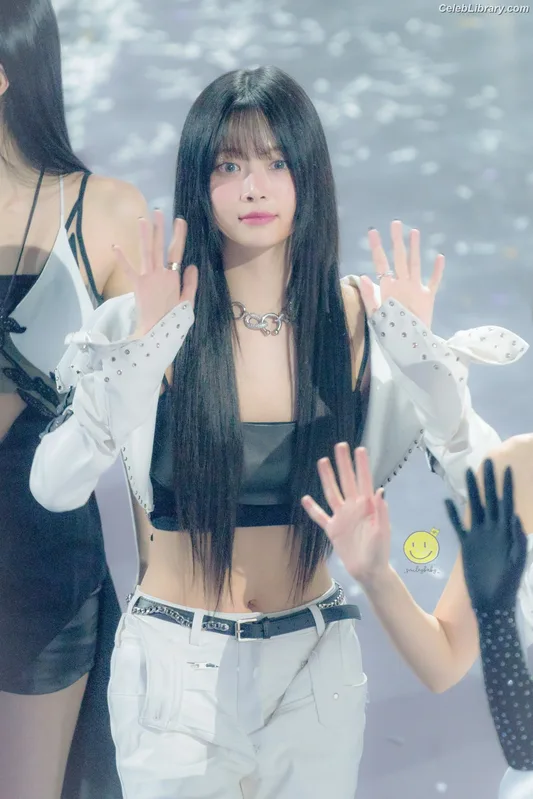 Hong Eunchae 홍은채  LESSERAFIM photo 6 of 992
