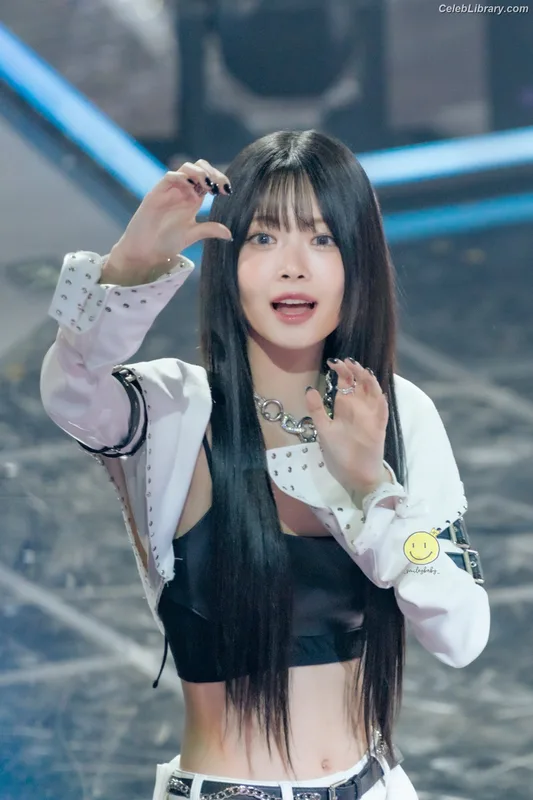 Hong Eunchae 홍은채  LESSERAFIM photo 8 of 992