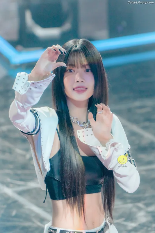 Hong Eunchae 홍은채  LESSERAFIM photo 9 of 992