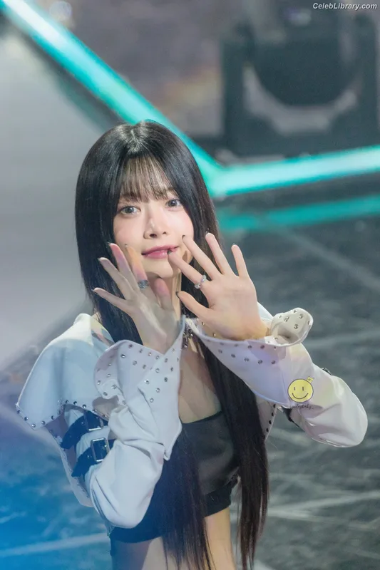 Hong Eunchae 홍은채  LESSERAFIM photo 10 of 992