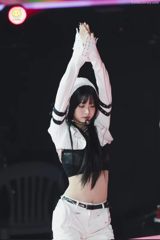 Hong Eunchae 홍은채  LESSERAFIM photo 11 of 992