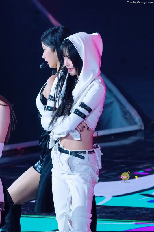 Hong Eunchae 홍은채  LESSERAFIM photo 13 of 992