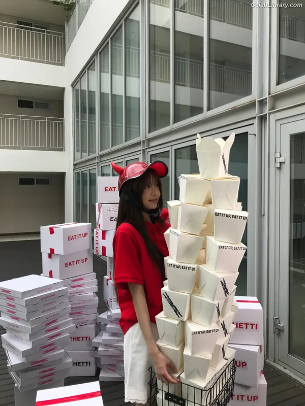Hong Eunchae 홍은채  LESSERAFIM photo 8 of 992