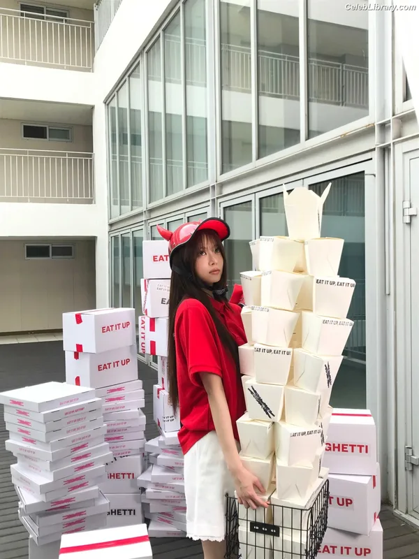 Hong Eunchae 홍은채  LESSERAFIM photo 10 of 992