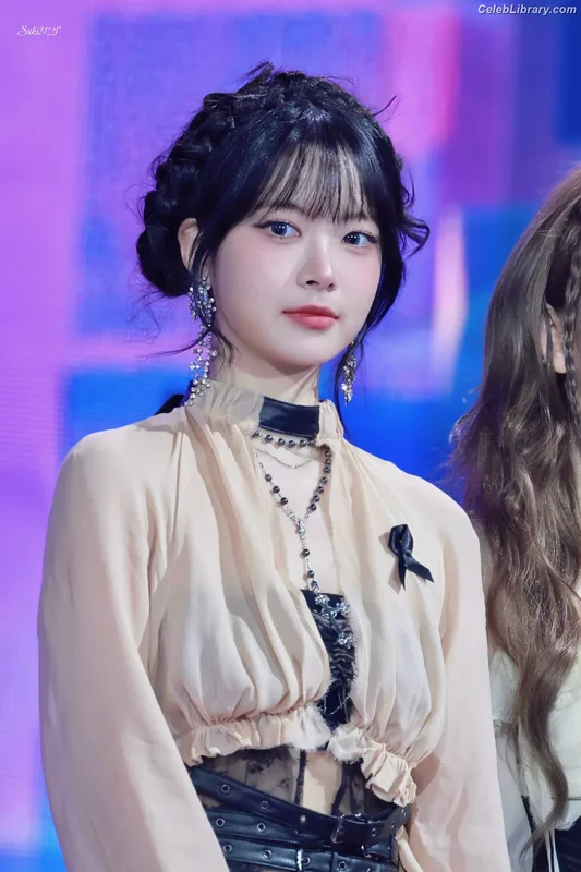 Hong Eunchae 홍은채  LESSERAFIM photo 14 of 992