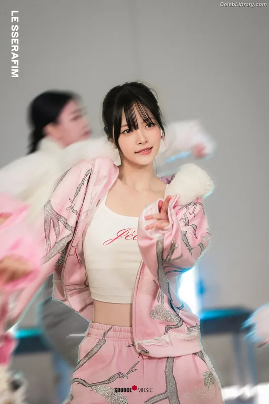 Hong Eunchae 홍은채  LESSERAFIM photo 16 of 992