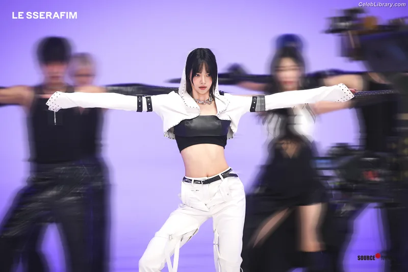 Hong Eunchae 홍은채  LESSERAFIM photo 18 of 992