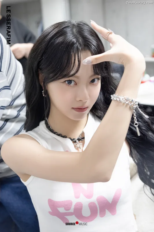 Hong Eunchae 홍은채  LESSERAFIM photo 21 of 992