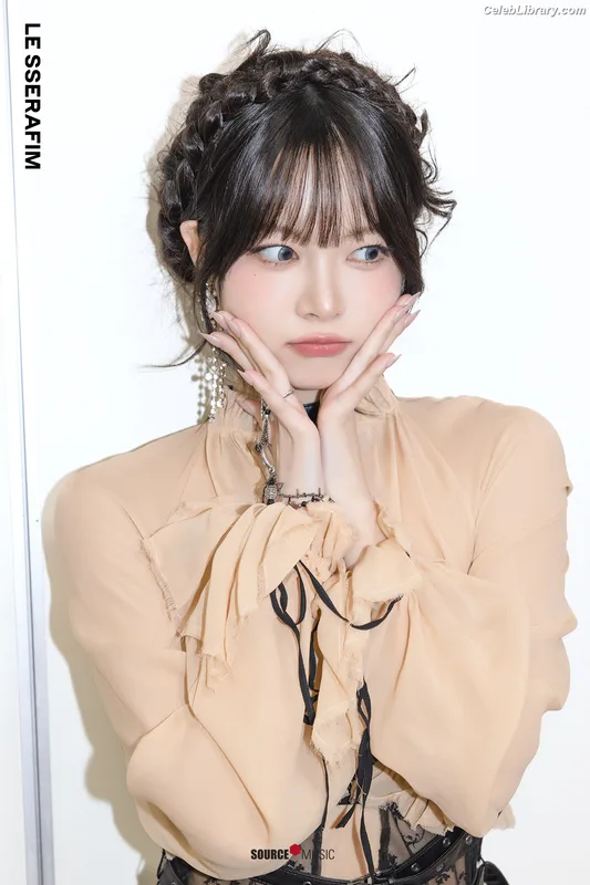 Hong Eunchae 홍은채 LESSERAFIM photo 3 of 992