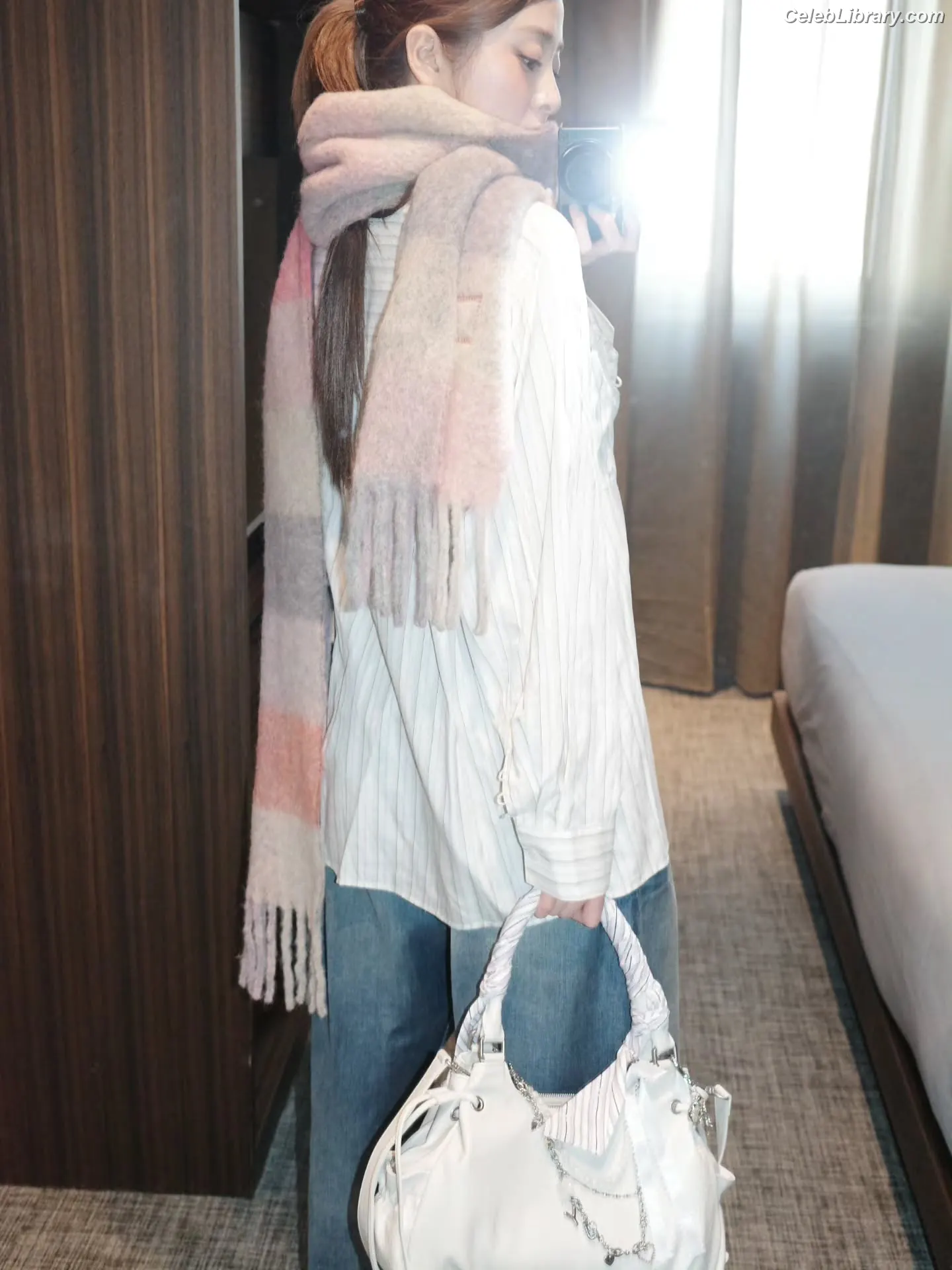 Huh Yunjin 허윤진  LESSERAFIM photo 5 of 252