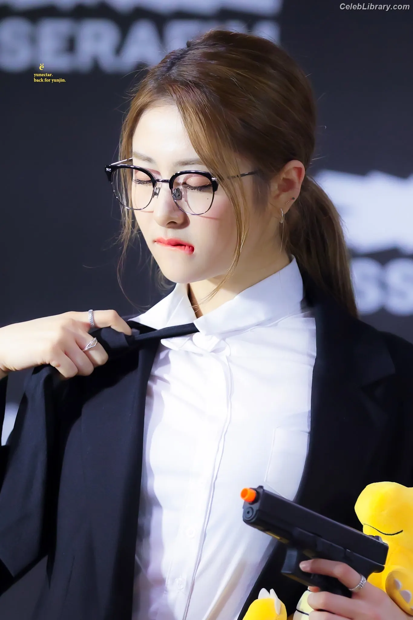 Huh Yunjin 허윤진 LESSERAFIM photo 14 of 252