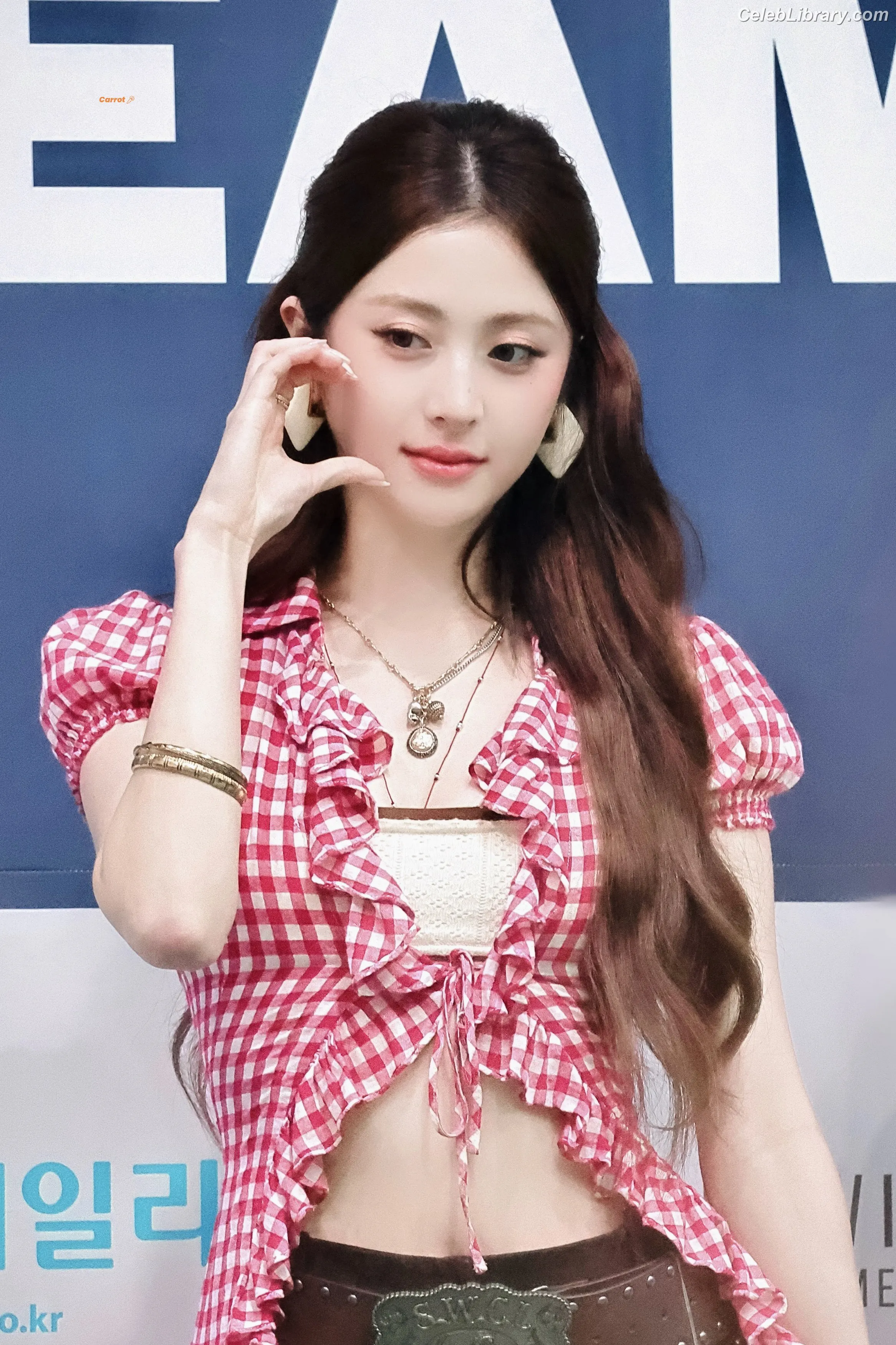 Huh Yunjin 허윤진  LESSERAFIM photo 4 of 252