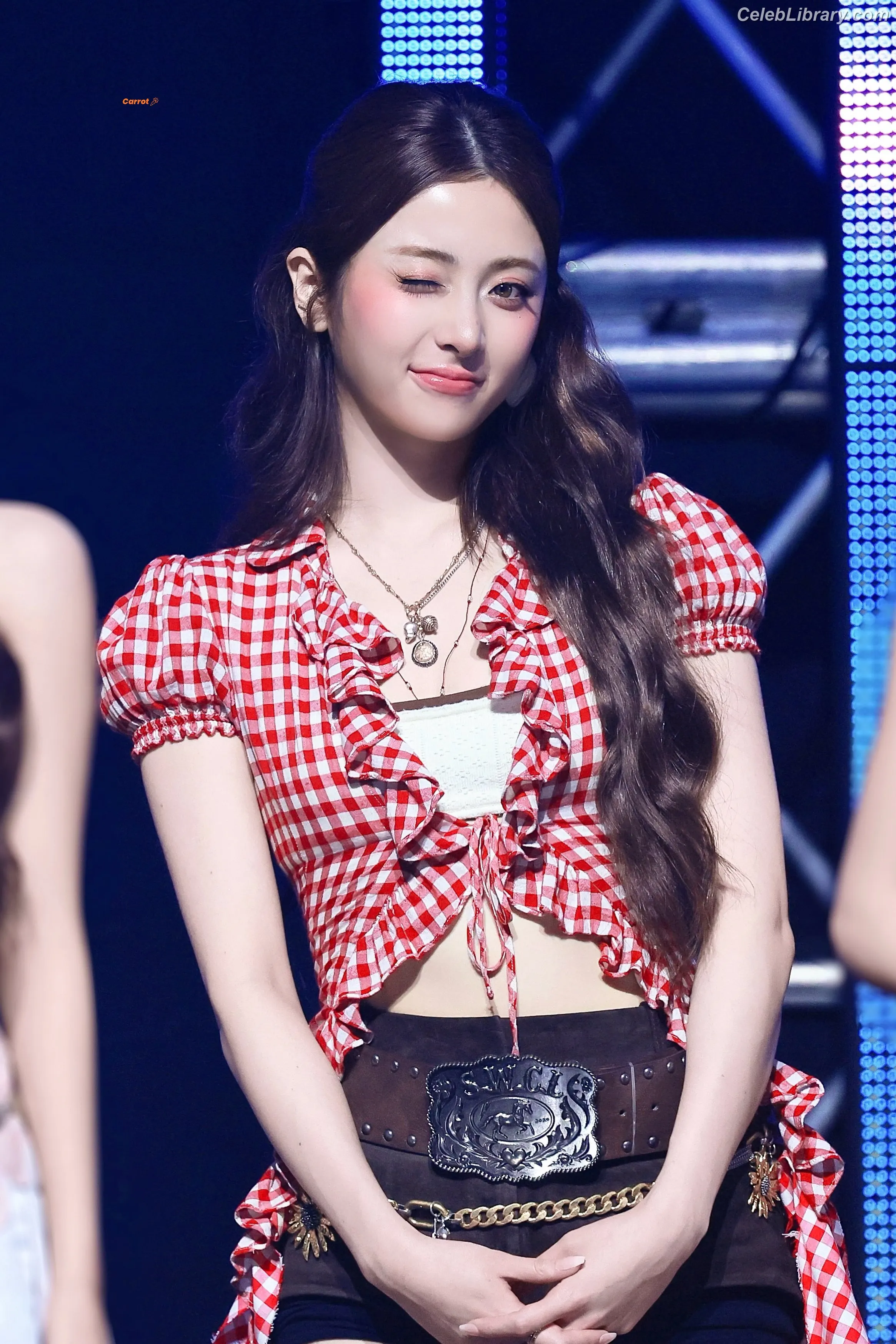 Huh Yunjin 허윤진  LESSERAFIM photo 6 of 252