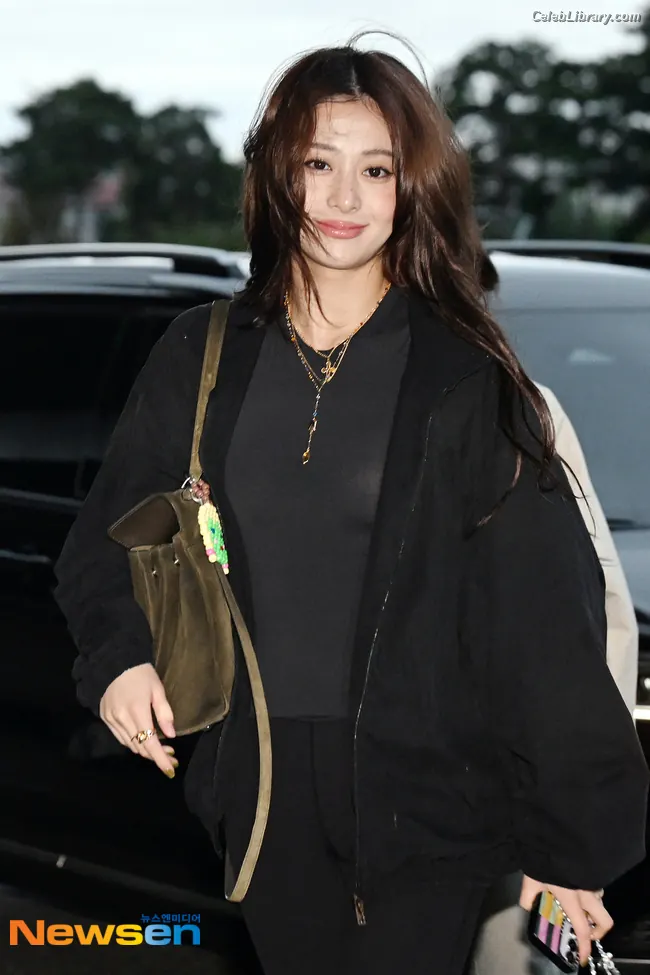 Huh Yunjin 허윤진  LESSERAFIM photo 20 of 252