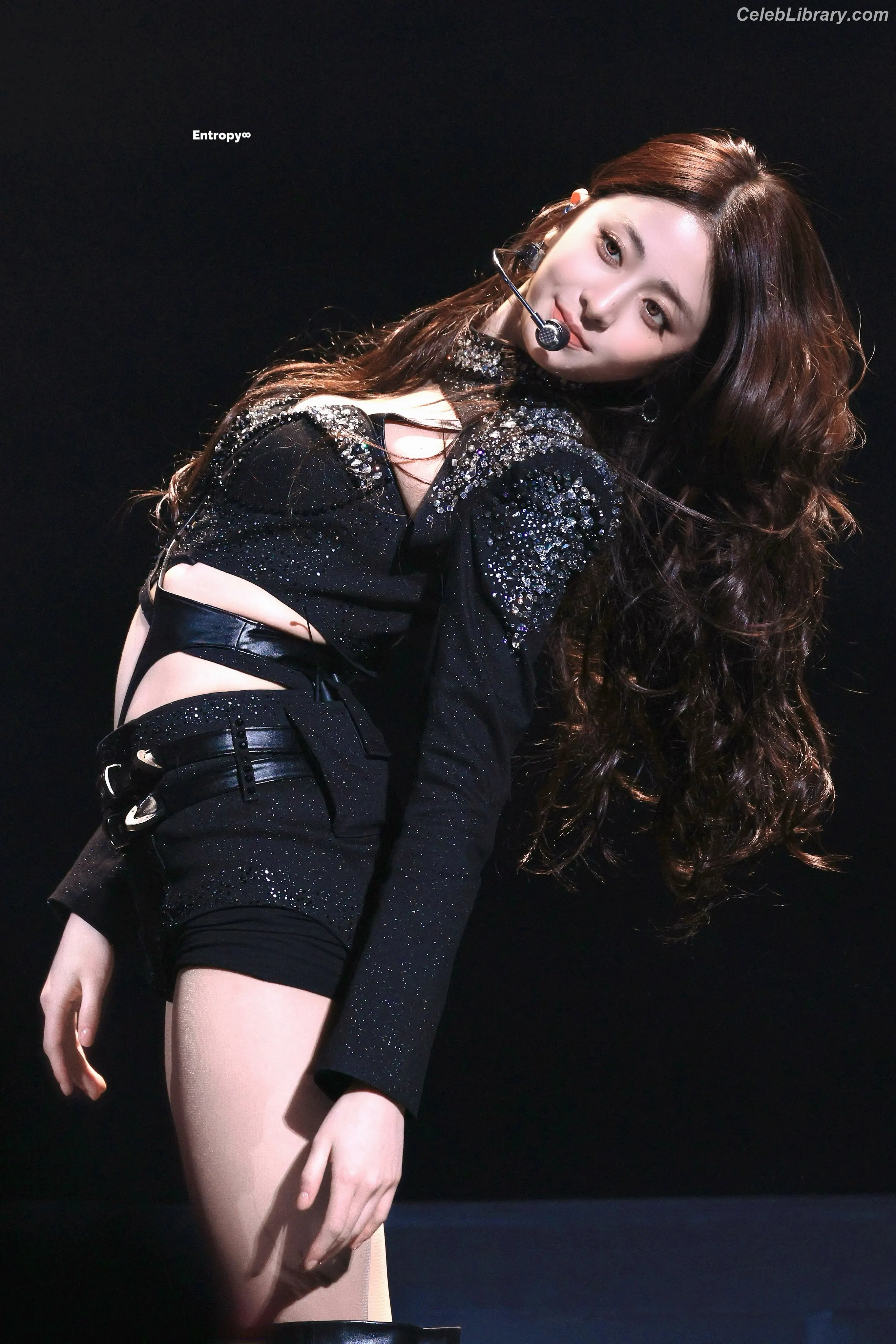 Huh Yunjin 허윤진  LESSERAFIM photo 6 of 252