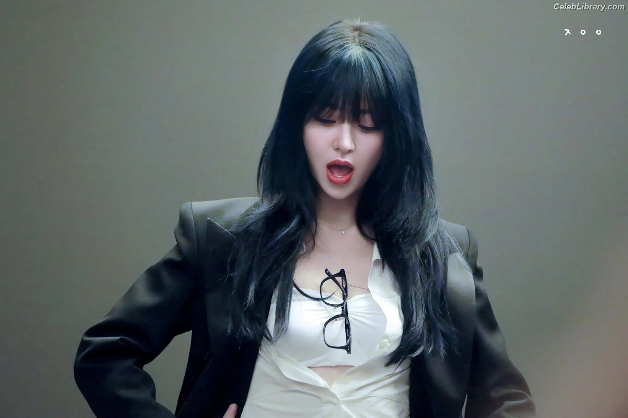 Huh Yunjin 허윤진  LESSERAFIM photo 4 of 252