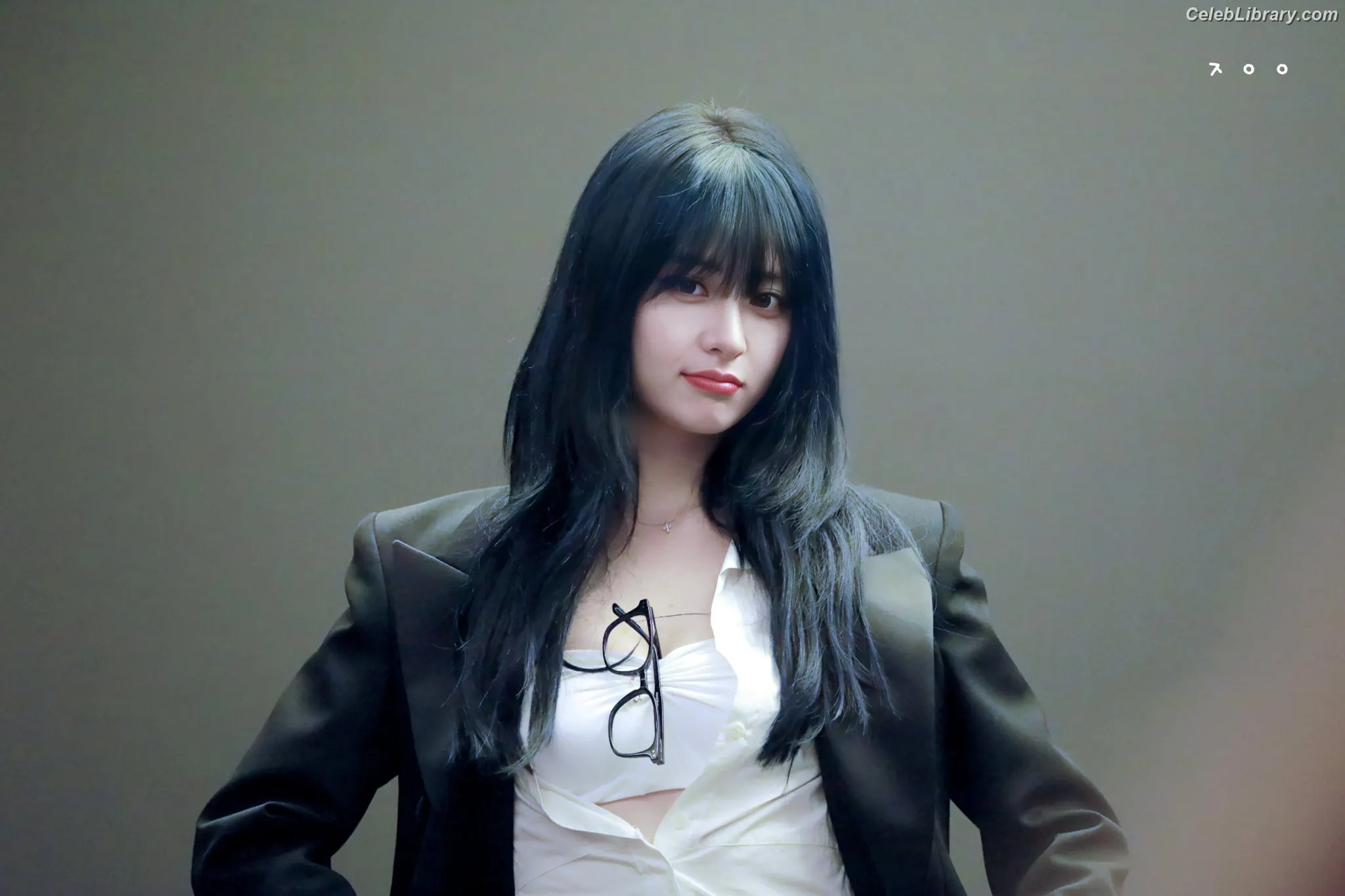 Huh Yunjin 허윤진  LESSERAFIM photo 5 of 252