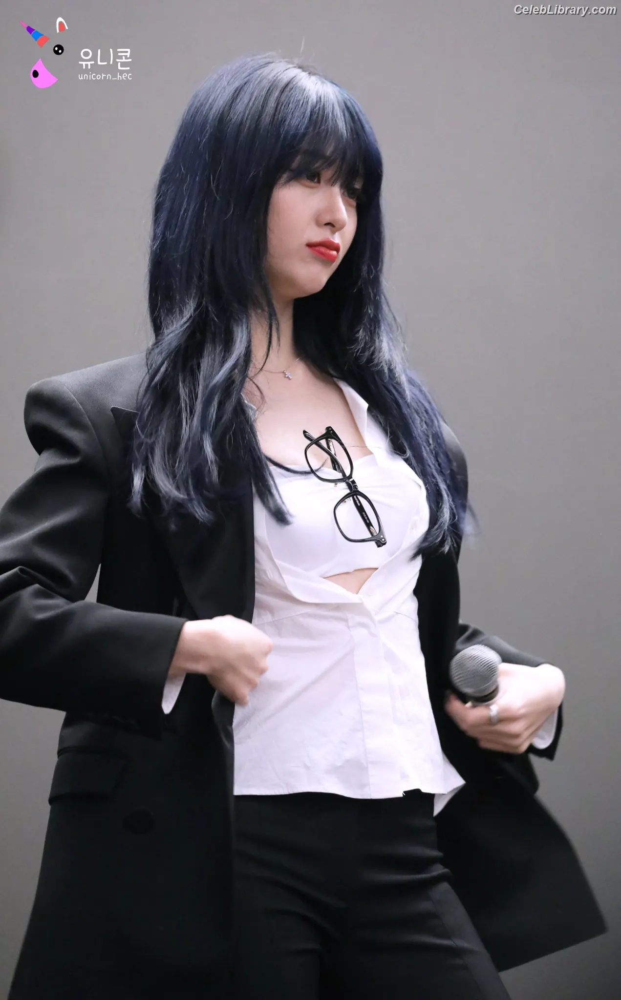 Huh Yunjin 허윤진  LESSERAFIM photo 8 of 252