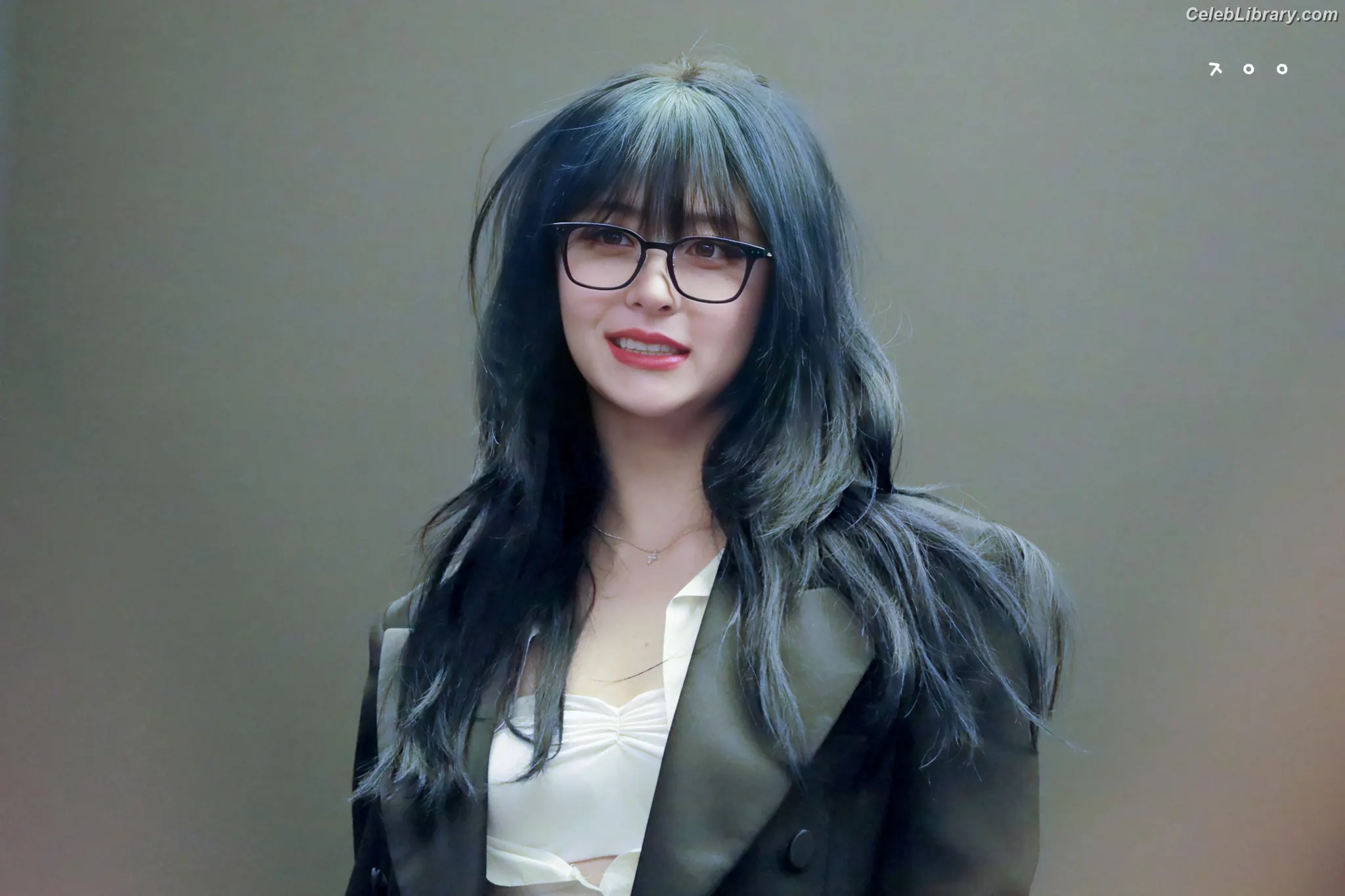 Huh Yunjin 허윤진  LESSERAFIM photo 10 of 252