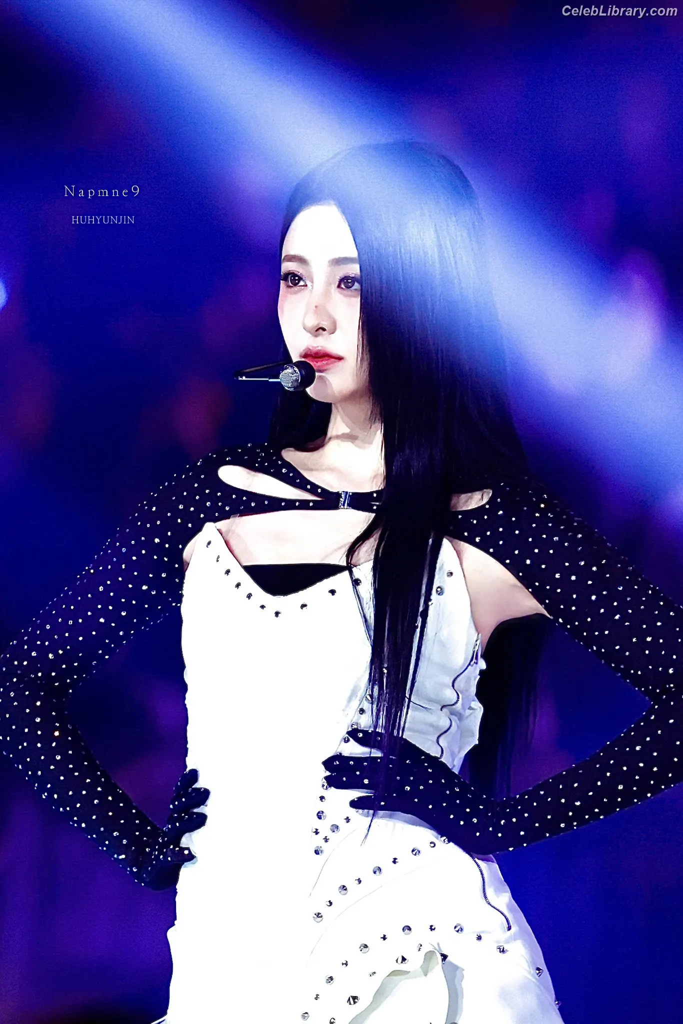 Huh Yunjin 허윤진  LESSERAFIM photo 10 of 252