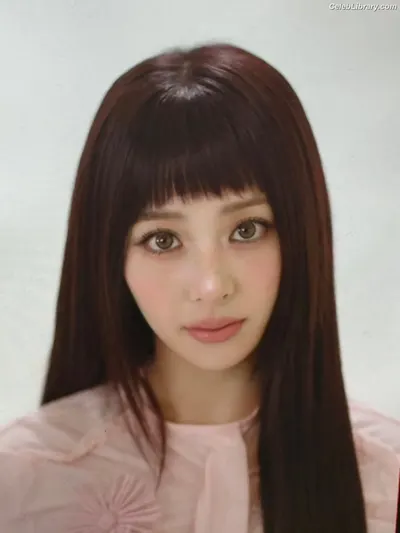 Huh Yunjin 허윤진  LESSERAFIM
