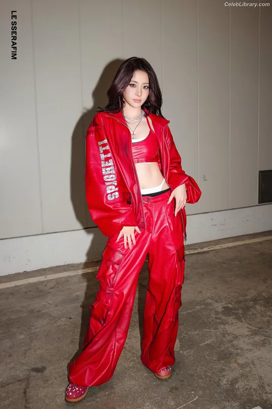 Huh Yunjin 허윤진  LESSERAFIM photo 1 of 253