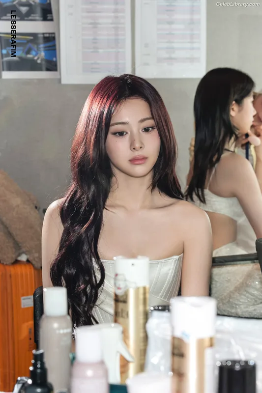 Huh Yunjin 허윤진  LESSERAFIM photo 17 of 253