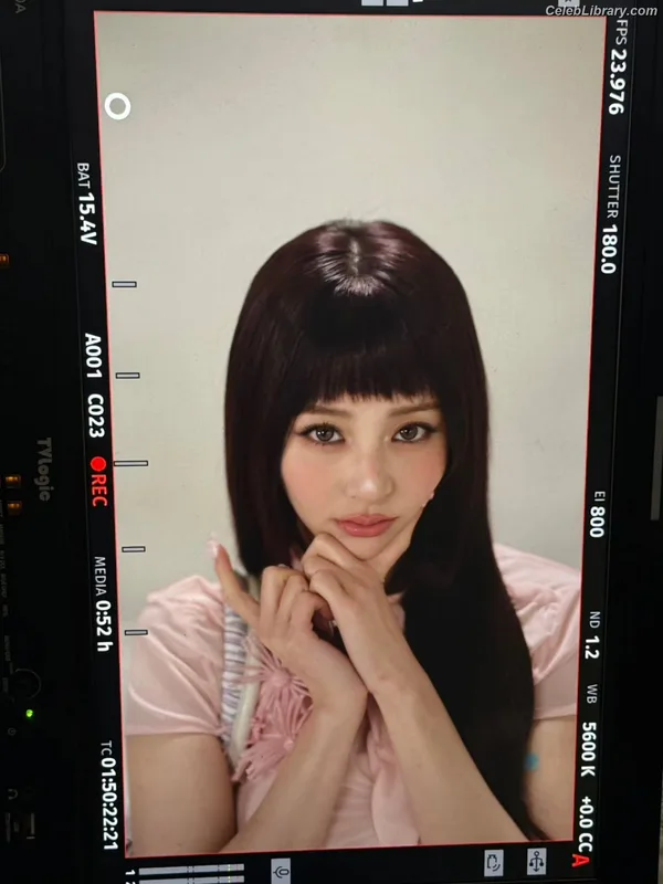 Huh Yunjin 허윤진  LESSERAFIM photo 21 of 253
