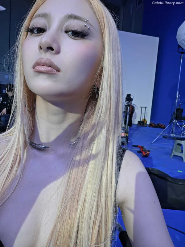 Huh Yunjin 허윤진  LESSERAFIM photo 12 of 253