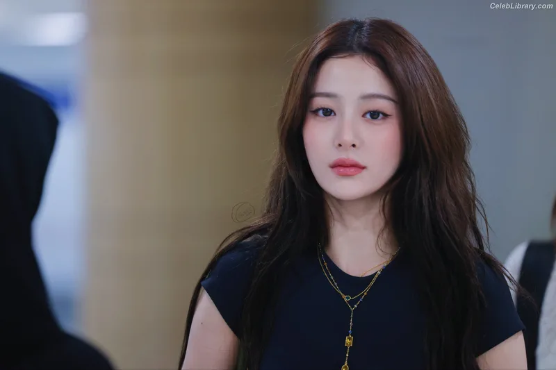 Huh Yunjin 허윤진  LESSERAFIM photo 22 of 253