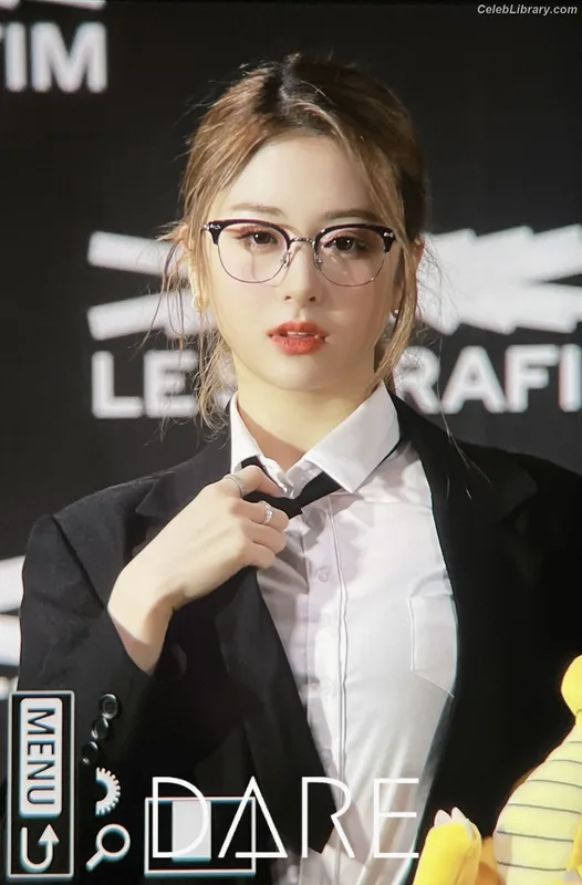 Huh Yunjin 허윤진 LESSERAFIM photo 13 of 253