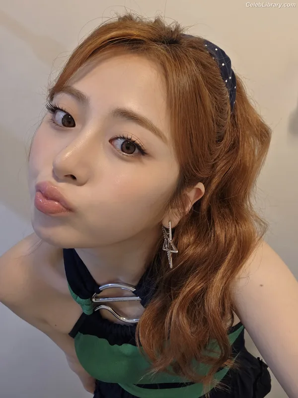Huh Yunjin 허윤진 LESSERAFIM photo 22 of 253