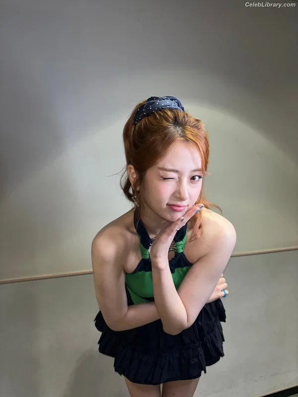 Huh Yunjin 허윤진 LESSERAFIM photo 1 of 253