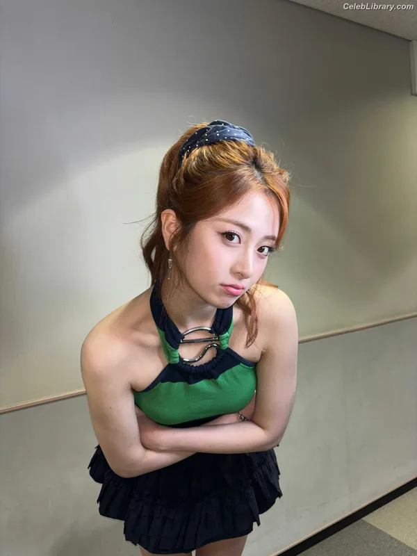 Huh Yunjin 허윤진 LESSERAFIM photo 2 of 253