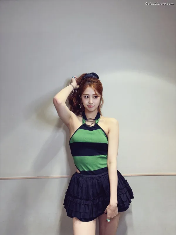 Huh Yunjin 허윤진 LESSERAFIM photo 4 of 253