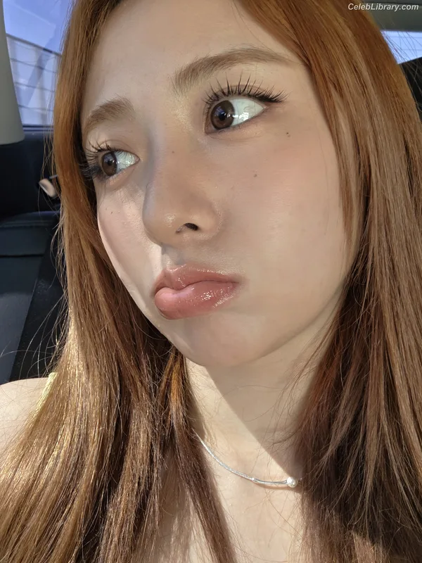 Huh Yunjin 허윤진 LESSERAFIM photo 13 of 253