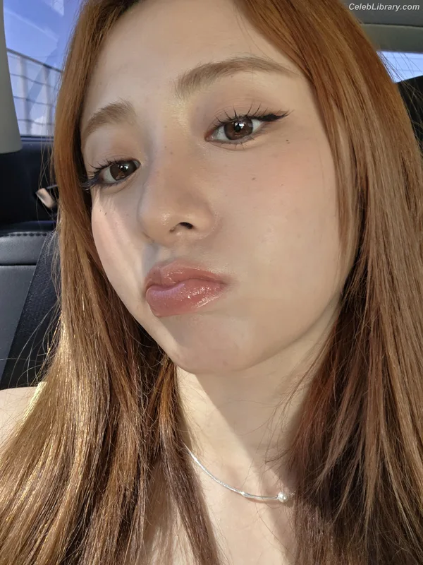 Huh Yunjin 허윤진 LESSERAFIM photo 14 of 253
