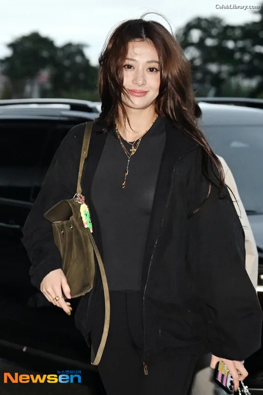 Huh Yunjin 허윤진  LESSERAFIM photo 20 of 253