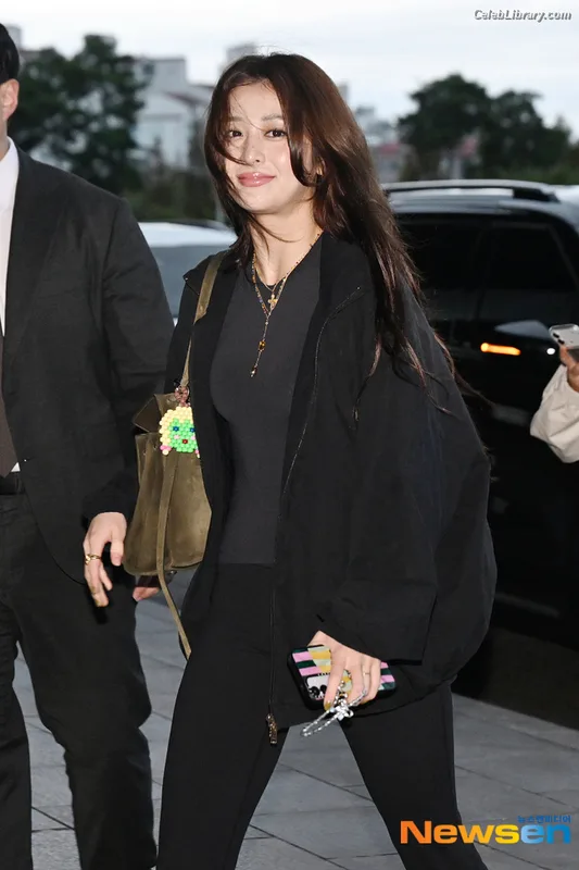 Huh Yunjin 허윤진  LESSERAFIM photo 21 of 253