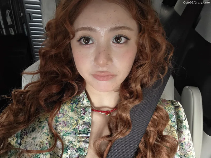 Huh Yunjin 허윤진  LESSERAFIM photo 24 of 253