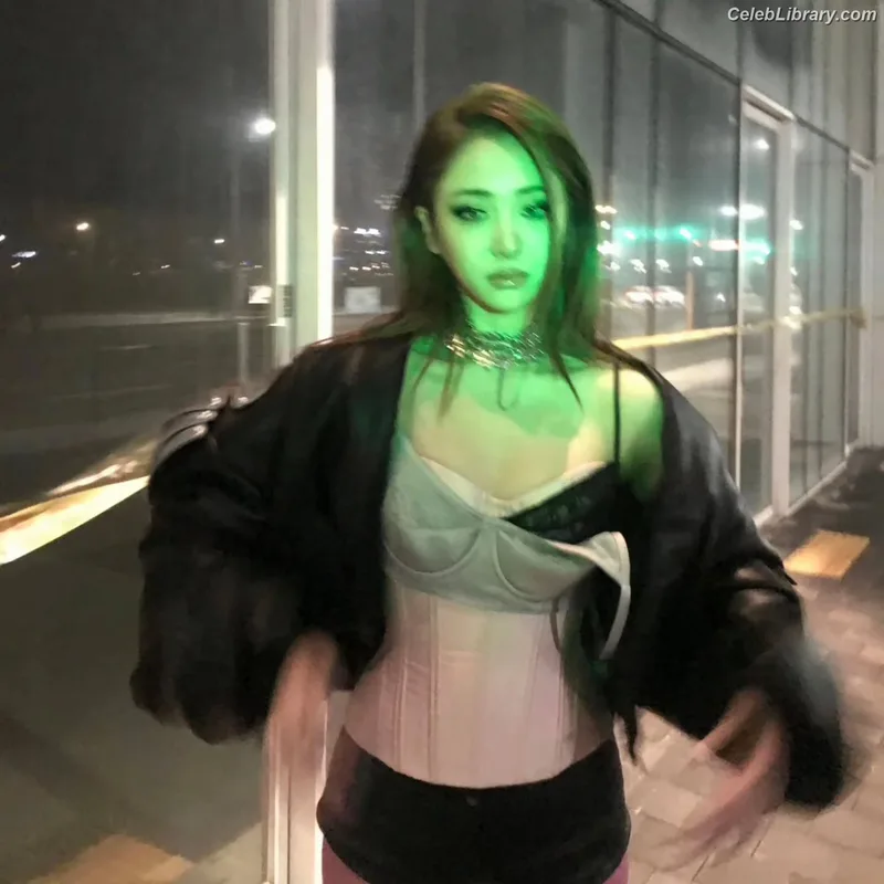 Huh Yunjin 허윤진 LESSERAFIM photo 15 of 253
