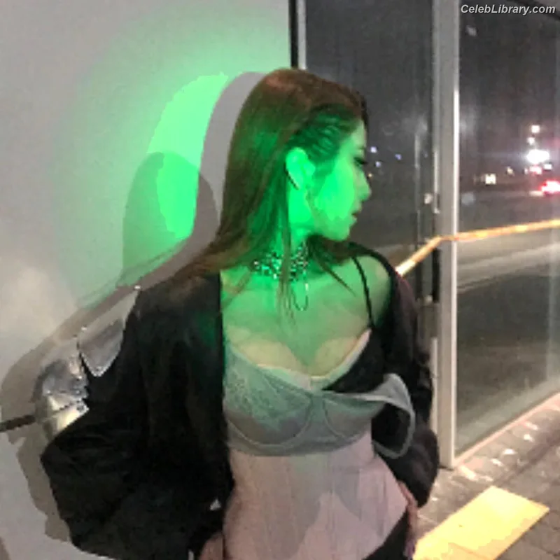 Huh Yunjin 허윤진 LESSERAFIM photo 16 of 253