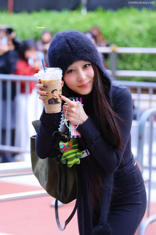 Huh Yunjin 허윤진 LESSERAFIM photo 23 of 253