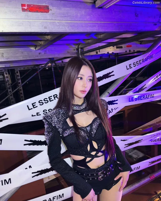 Huh Yunjin 허윤진 LESSERAFIM photo 9 of 253