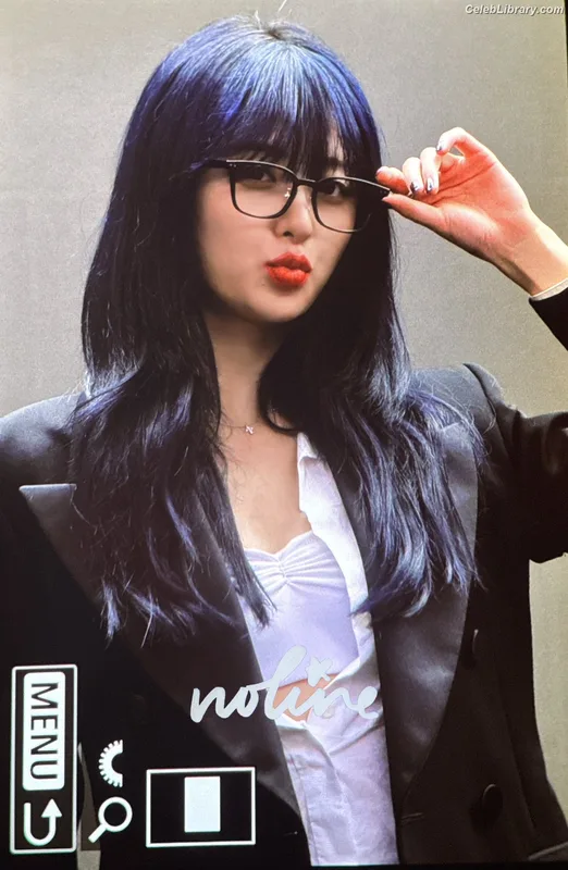 Huh Yunjin 허윤진  LESSERAFIM photo 14 of 253